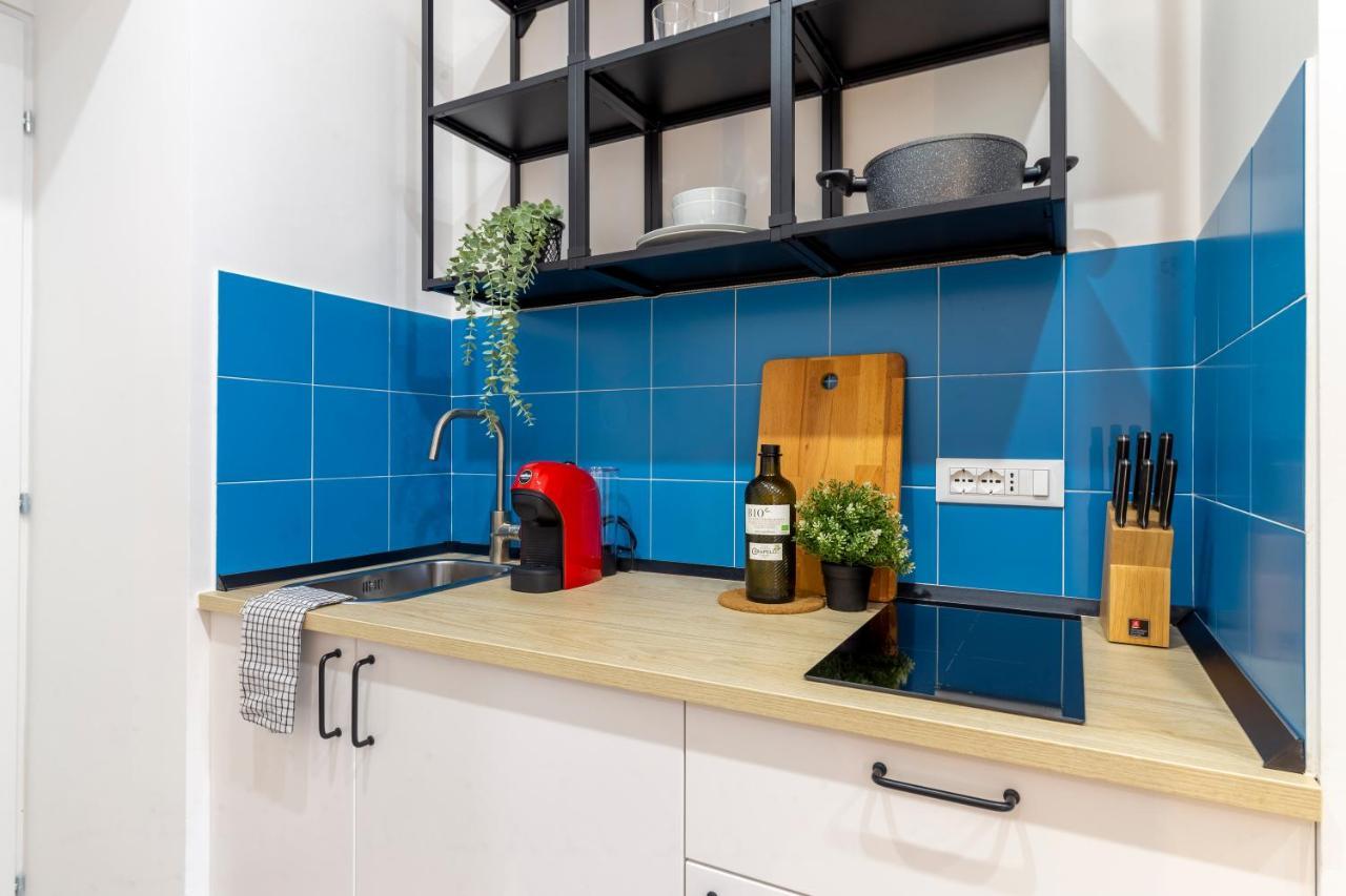 Cool And Stylish City Apartment - Wifi Трієст Екстер'єр фото