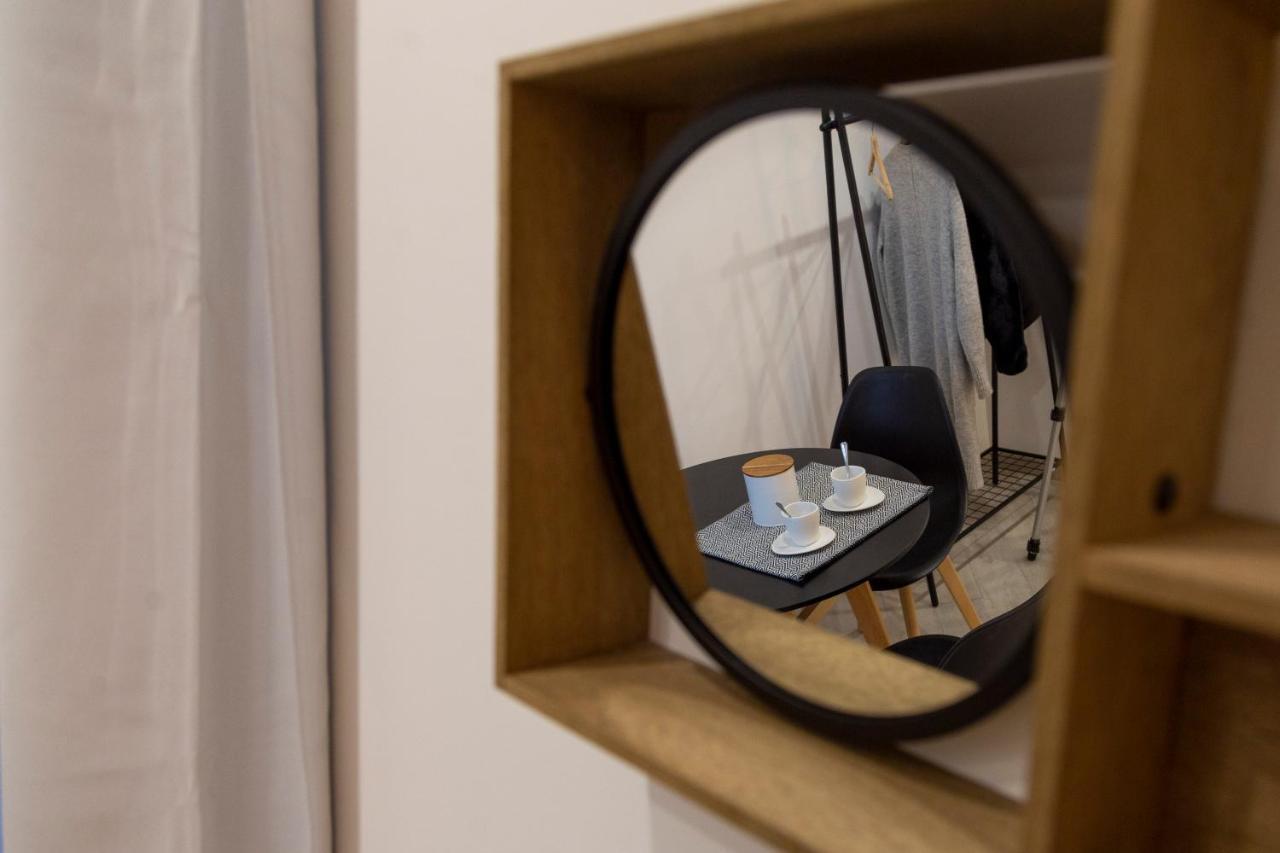 Cool And Stylish City Apartment - Wifi Трієст Екстер'єр фото