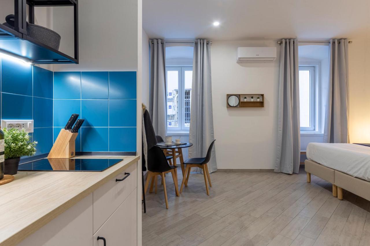Cool And Stylish City Apartment - Wifi Трієст Екстер'єр фото